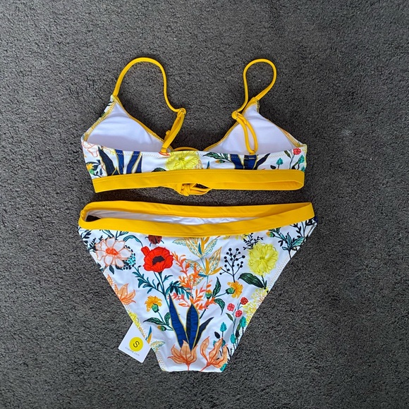 CUPSHE Yellow Floral Ruffled Bikini - Picture 6 of 7